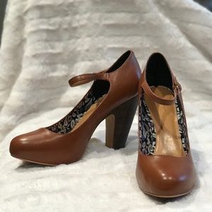 Crown Vintage Tess Platform Pumps - Size 9M